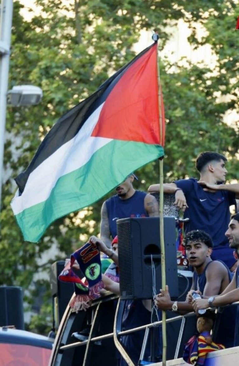 خلال احتفالات برشلونة.. يامال يتضامن مع فلسطين وغوارديولا يرحب والاتحاد الرياضي يشكر والعرب يستنكرون