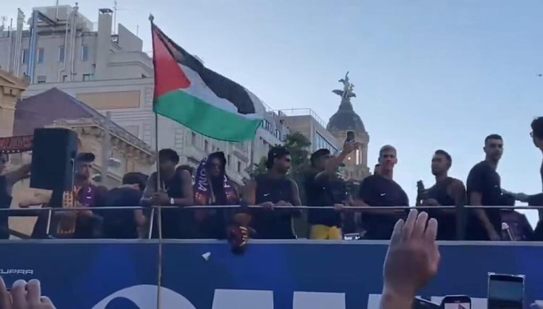 خلال احتفالات برشلونة.. يامال يتضامن مع فلسطين وغوارديولا يرحب والاتحاد الرياضي يشكر والعرب يستنكرون